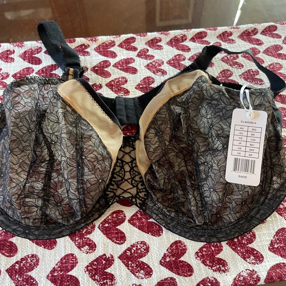 New with tags Elomi 42g bra
